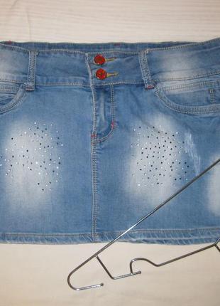 Коротка сексі джинсова спідниця з стразами та потертистями км1741 з кишенями5 фото