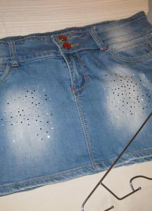 Коротка сексі джинсова спідниця з стразами та потертистями км1741 з кишенями7 фото