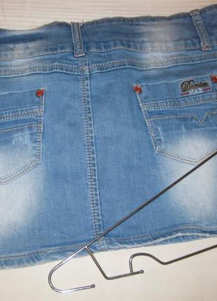 Коротка сексі джинсова спідниця з стразами та потертистями км1741 з кишенями9 фото