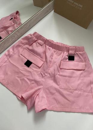 Розовые шорты shein