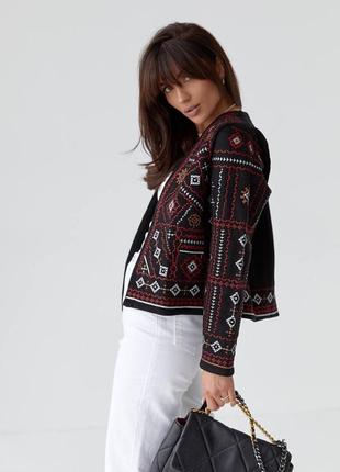 Пиджак жакет стильный трендовый с элементами вышивки теплый пиджак вышитый3 фото