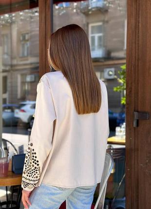 Жакет піджак вишитий стильний модний тренд осені піджак накидка з елементами вишивки красивий6 фото