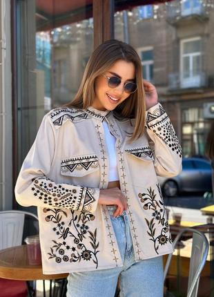 Жакет піджак вишитий стильний модний тренд осені піджак накидка з елементами вишивки красивий2 фото