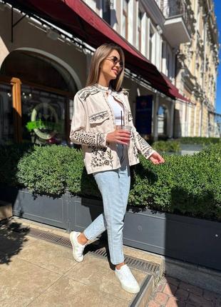 Жакет піджак вишитий стильний модний тренд осені піджак накидка з елементами вишивки красивий7 фото