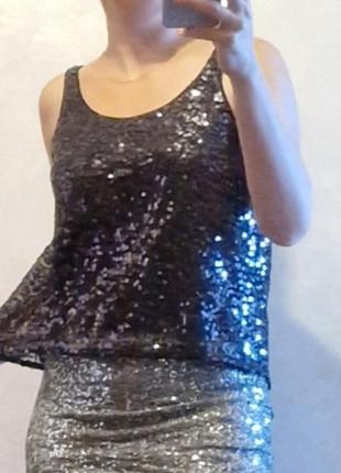 Черная майка в пайетках с серебристой юбкой от zara