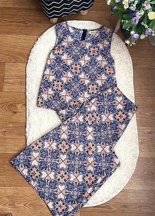 Очень красивый костюм от бренда anmol