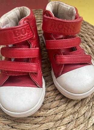 Красные ботинки на осень hugo boss1 фото