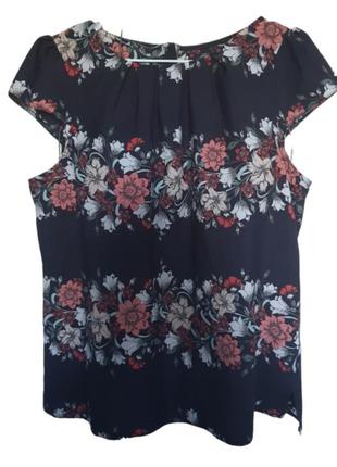 Великолепная блуза с цветочным орнаментом1 фото