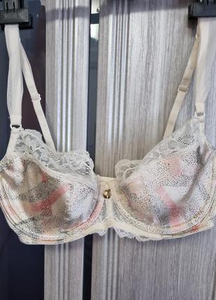 Нежный бюстик