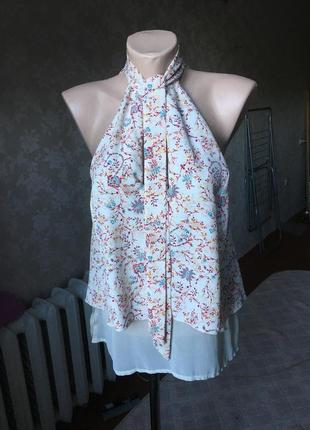 Блузка блуза свободная тонкая легкая лёгкая шифоновая летняя в цветочек с открытыми плечами закрытой шеей высоким воротником3 фото