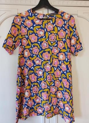 Яскрава міні сукня з віскози