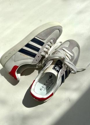 Женские кроссовки adidas gazelle x gucci white / red / navy blue premium