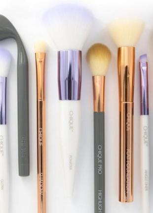 Кисть для нанесения тональной основы, румян и пудры  royal & langnickel chique studio