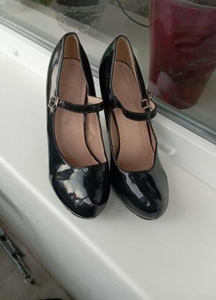Лаковые туфли