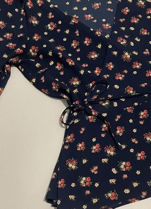 Блуза на запах темно-синяя в цветы h&amp;m divided3 фото