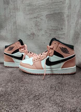 Женские кроссовки nike air jordan 1 retro high pink/white4 фото