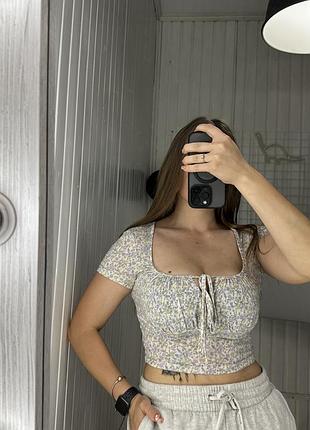 Топ с красивым вырезом 🌼