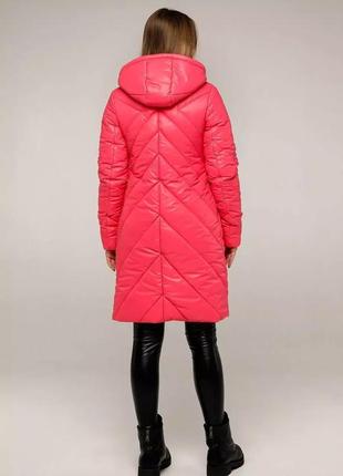 Зимняя длинная розовая куртка3 фото