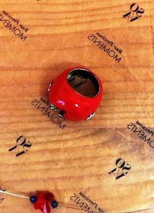 Английский ювелирный набор с красным: металлическая нить с кулоном и перстень-яблоко
