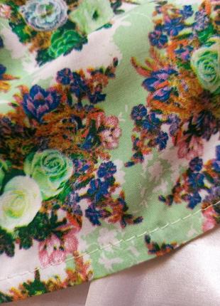 Легкое летнее платье из натуральной ткани с поясом в цветочный принт зеленая цветы8 фото