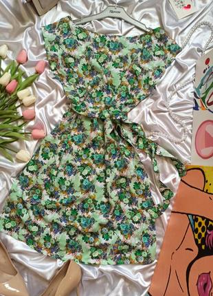 Легкое летнее платье из натуральной ткани с поясом в цветочный принт зеленая цветы5 фото