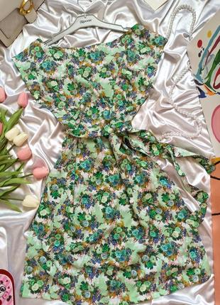 Легкое летнее платье из натуральной ткани с поясом в цветочный принт зеленая цветы3 фото