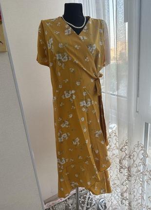 Классное летнее платье на запах в цветочный принт6 фото