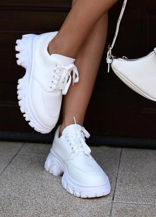 Туфли дерби женские белые на шнурках тракторная подошва3 фото