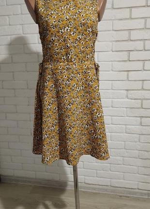 Літня гірчична сукня з квітковим принтом та шнурівкою на боках від h&m.2 фото