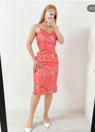 Платье с цветочной вышивкой