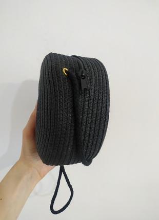 Тренд черная плетеная сумка круглая летняя пляжная бохо сумочка под ротанг5 фото