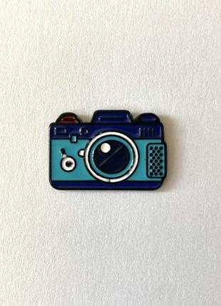 Эмалированный значок pin пин на рюкзак, куртку (джинс) брошка фотоаппарат синий1 фото