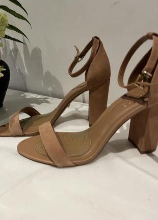 Босоножки arezzo