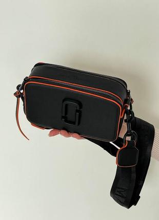 Чорна сумка клатч marc jacobs logo black orange line snapshot crossbody, маленька сумка через плече