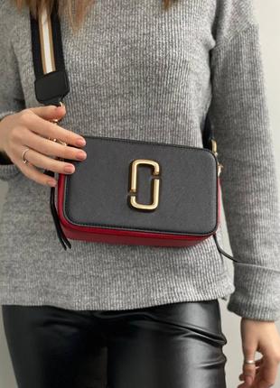 Чорна червона сумка клатч marc jacobs logo black&red snapshot crossbody, маленька сумка через плече8 фото