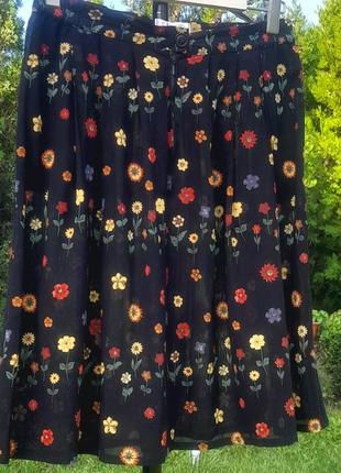 Черная юбка миди в цветочный принт6 фото