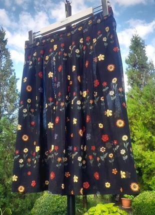 Черная юбка миди в цветочный принт4 фото