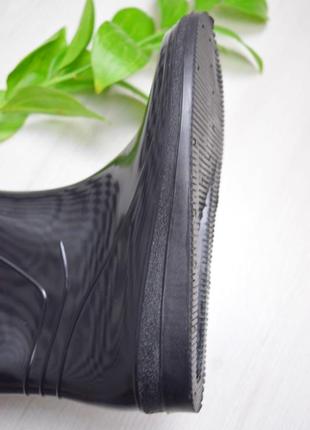 Чёрные резиновые сапоги короткая холява на танкетке6 фото