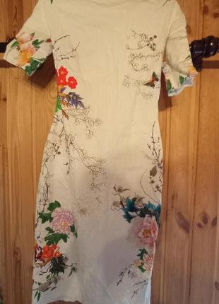 Сукня міді по фігурі з квітами1 фото