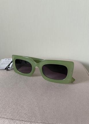 Стильные зеленые очки1 фото