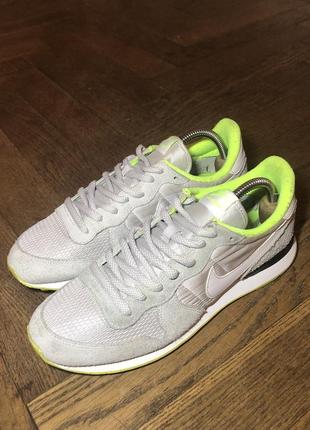 Nike international cheap