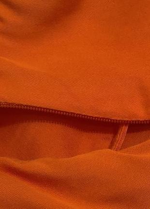 Яркое оранжевое платье на запах & other stories7 фото