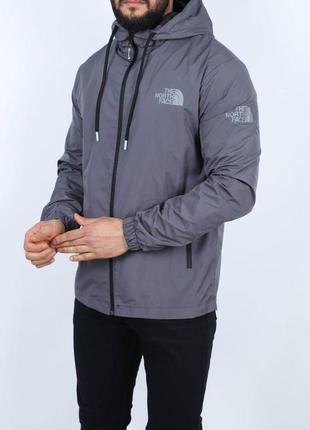 Мужская серая куртка ветровка the north face серая мужская ветровка the north face