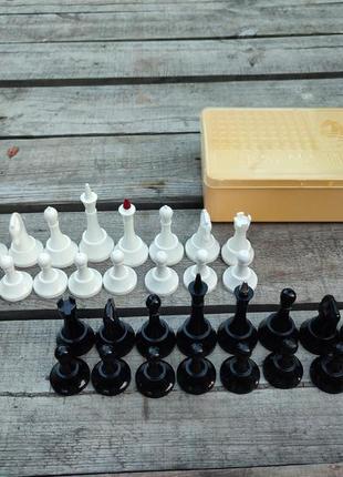 Радянські пластикові шахи ссср в коробці фігури шахів