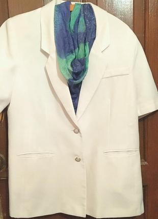 Новый ,летний,белоснежный пиджак с коротким рукавом на подкладке,размер 50-52