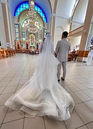 Стильное свадебное платье рыбка с шлейфом4 фото