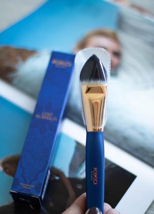 Пензлик для тонального крема kiko milano lost in amalfi foundation brush