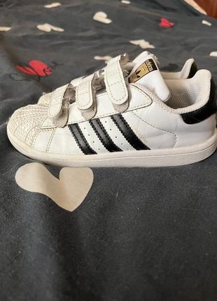 Продам кроссовки adidas