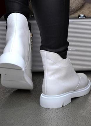 Ботинки белые кожаные короткие осенние женские6 фото