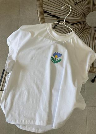 Футболка с цветком